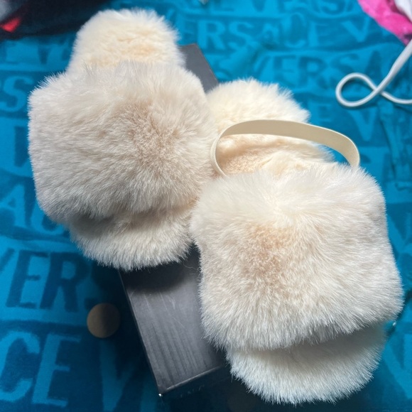 Inc Girl furry slides with elastic strap size 13-1 - Picture 2 of 4